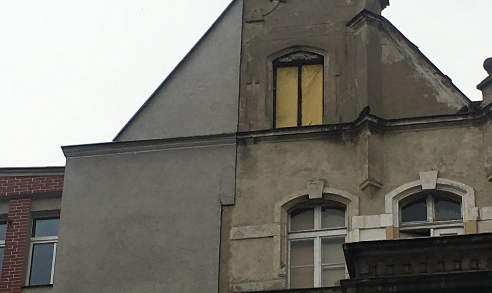 Kamienica 25 — Szczyt kamienicy